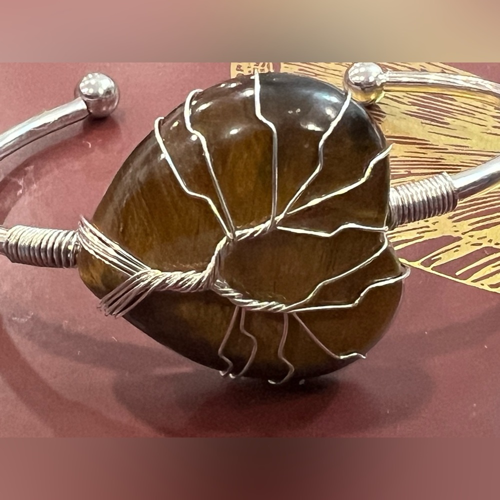 NWOT Tiger eye gemstone, stunning bracelet. Slightly adjustable.